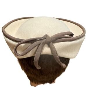 Vintage 60s Womens Beige Round Felt Hat Cap Brown Ribbon Bow Honeybee Pin 1 Size